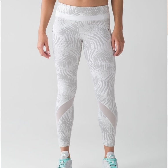 lululemon athletica Pants - RARE Lululemon Luxtreme Inspire Tight Il Size 6 in Palm Camo White Nimbus NWOT